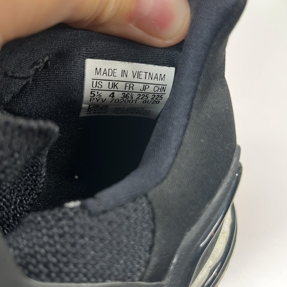 Adidas Women’s Ultraboost 20 Shoe's in Black Size 5.5 - Picture 5 of 9